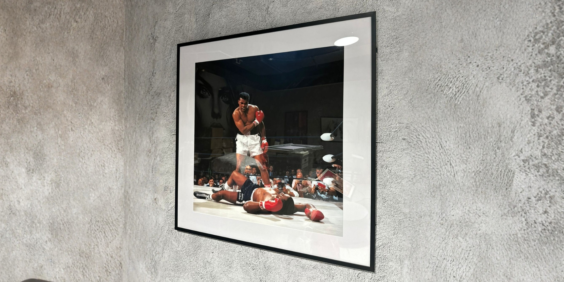 Professional photo paper printing with mounting and acrylic-protected box frame at CanvasJet Dubai - CanvasJet.com Professional photo paper printing with mounting and acrylic-protected box frame at CanvasJet Dubai
